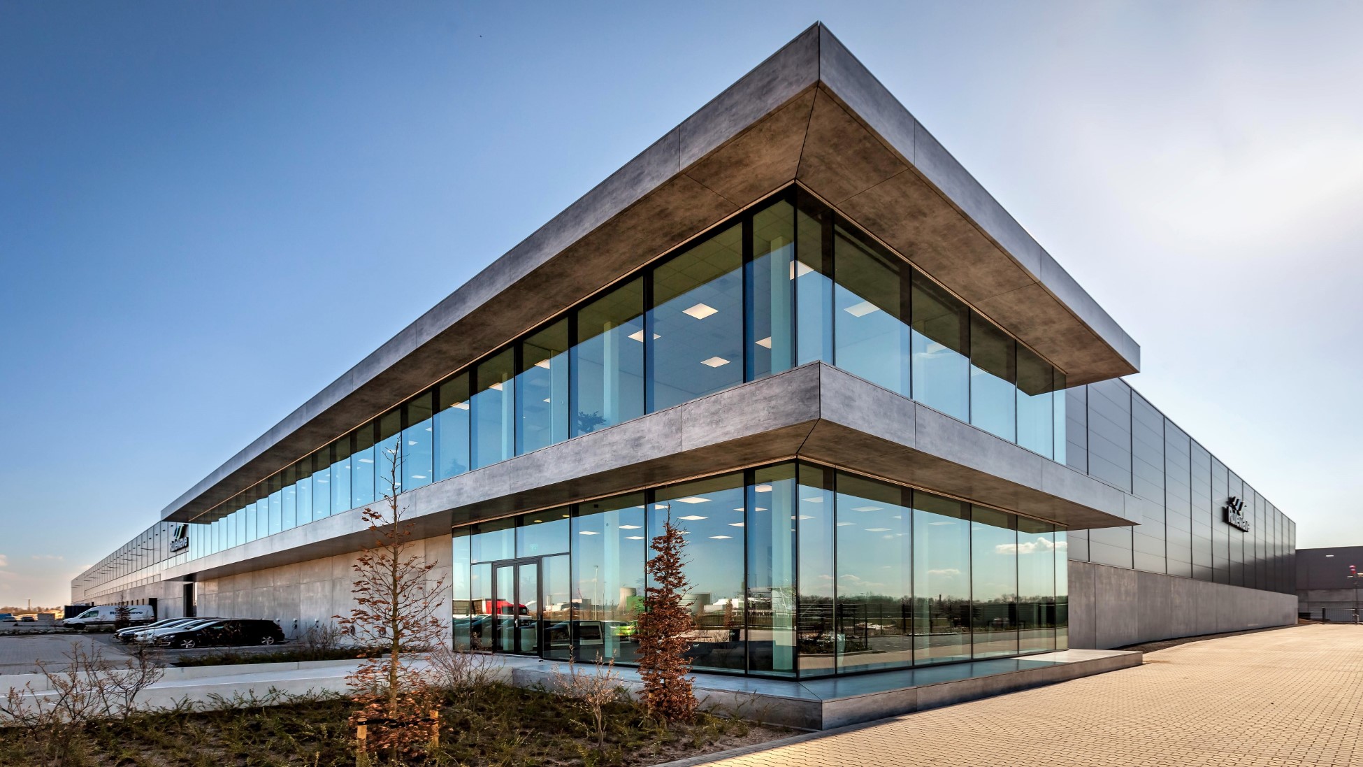 Projectfoto_CP (2) DC-eyecatcher-sierkader-aluminium-composiet-boeiboord-betonlook