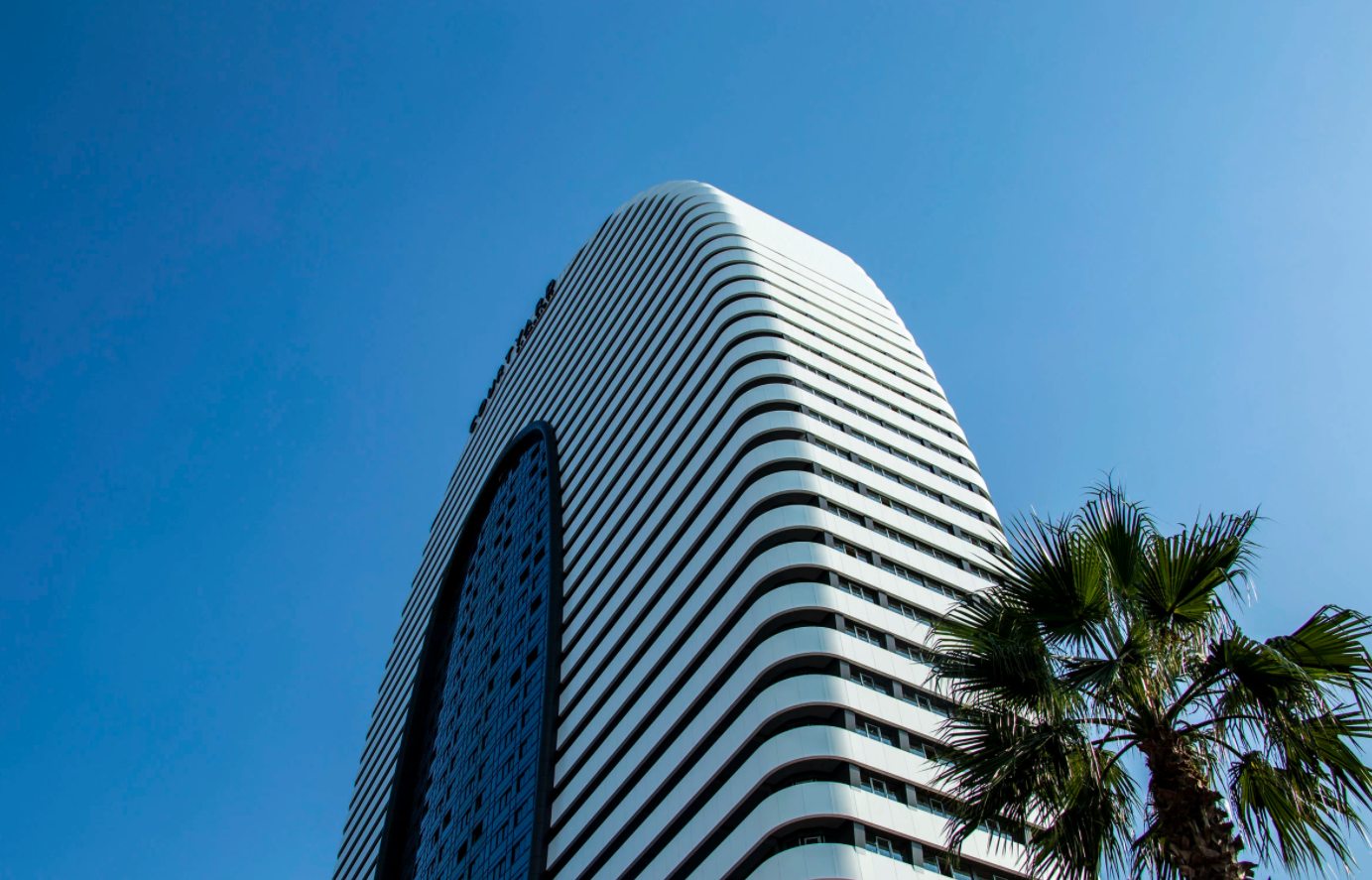 Larcore_honeycomb_project_honingraatpanelen_gevelbouw_white_facade